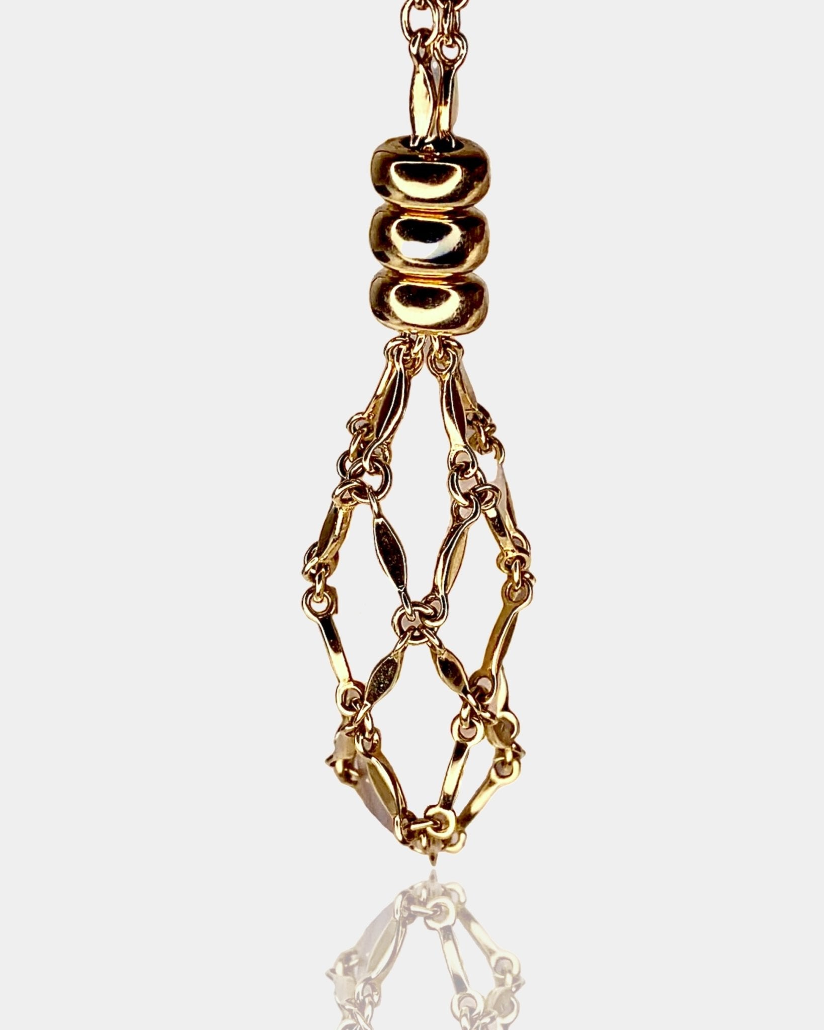 http://heybabe.la/cdn/shop/products/solid-gold-petite-elo-necklace-collection-173345.jpg?v=1677515472